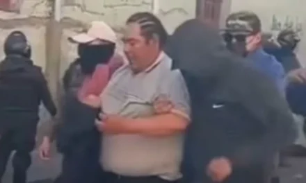 APREHENDEN AL DIRIGENTE CAMPESINO VICENTE SALAZAR DURANTE PROTESTA EN LA PAZ