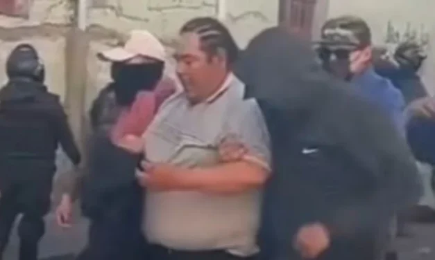 APREHENDEN AL DIRIGENTE CAMPESINO VICENTE SALAZAR DURANTE PROTESTA EN LA PAZ