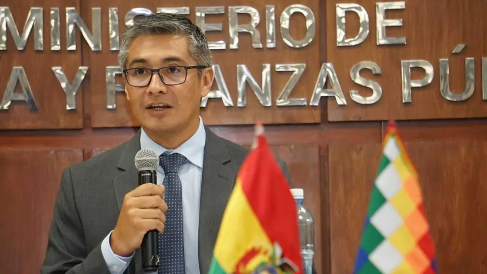 GOBIERNO ASEGURA QUE EL TIPO DE CAMBIO FLEXIBLE TENDRÁ UN IMPACTO MÍNIMO EN LOS PRECIOS