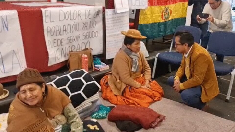 5 ASAMBLEÍSTAS CUMPLEN 6 DÍAS DE HUELGA DE HAMBRE POR LA PACIFICACIÓN DEL PAÍS