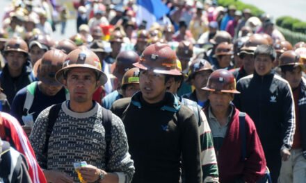MINEROS CONVOCAN A AMPLIADO NACIONAL DE EMERGENCIA EN ORURO PARA ANALIZAR LA CRISIS DEL PAÍS
