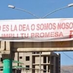 APARECEN PASACALLES CON PRESUNTOS MENSAJES DEL PCC DIRIGIDOS A EVO MORALES