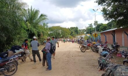 MOVILIZADOS EN SANTA ROSA DEL SARA TOMAN PLANTA DE YPFB Y EXIGEN LA SALIDA DE RODRIGO PAZ