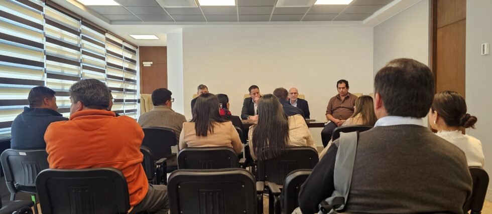 VICEPRESIDENCIA INSTALA REUNIÓN PARA BUSCAR DIÁLOGO ENTRE EL GOBIERNO Y SECTORES EN CONFLICTO