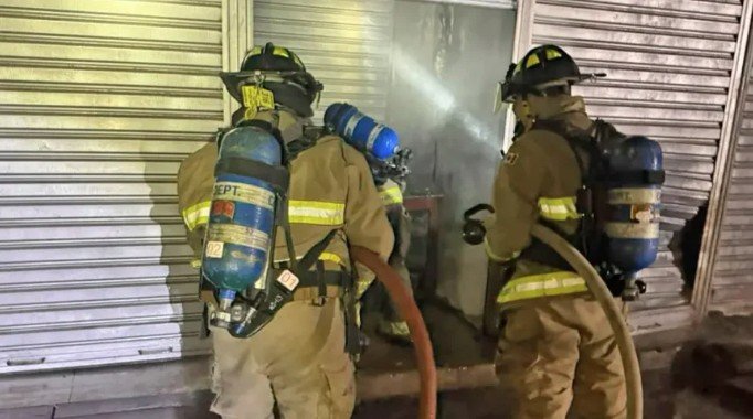 VORAZ INCENDIO CONSUME 10 PUESTOS DE COMIDA EN LA RAMADA