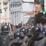 MARCHA DE LA COB LLEGÓ A PLAZA MURILLO Y DERIVÓ EN ENFRENTAMIENTOS