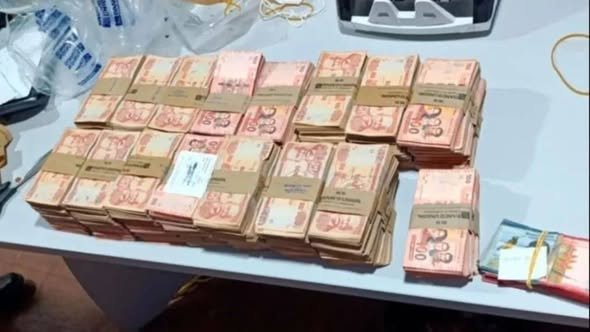 COCHABAMBA: POLICÍA INCAUTA CASI BS 1 MILLÓN TRANSPORTADO EN UNA AMBULANCIA