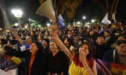 CABILDO EN COCHABAMBA DECLARA PERSONA NO GRATA AL GOBERNADOR LEONARDO LOZA