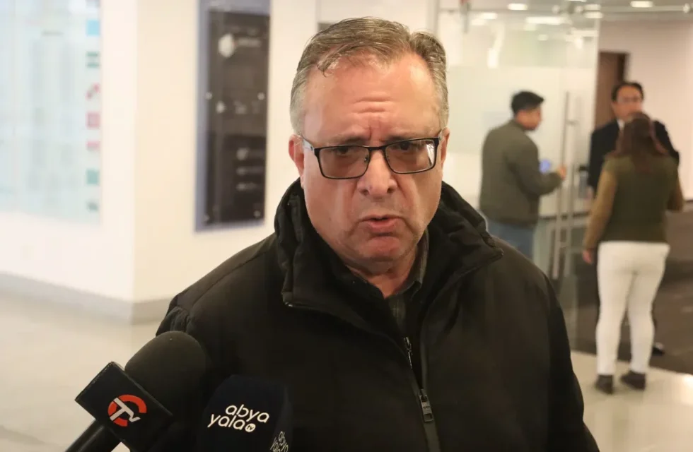 COB DECLARA PERSONA NO GRATA A CARLOS ALARCÓN POR IMPULSAR LA “LEY ANTIBLOQUEOS”