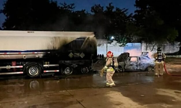 VEHÍCULO IMPACTA CONTRA CISTERNA Y PROVOCA INCENDIO Y ALARMA EN ZONA DE LA REFINERÍA
