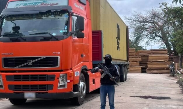 FELCN Y FISCALÍA ALLANAN INMUEBLE EN LA DOBLE VÍA A LA GUARDIA POR EL CASO “NARCOMADERAS”