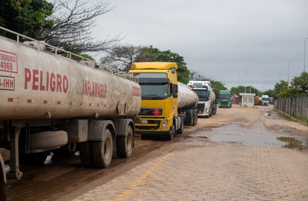 YPFB GARANTIZA NORMALIZACIÓN DEL ABASTECIMIENTO DE COMBUSTIBLES EN SANTA CRUZ