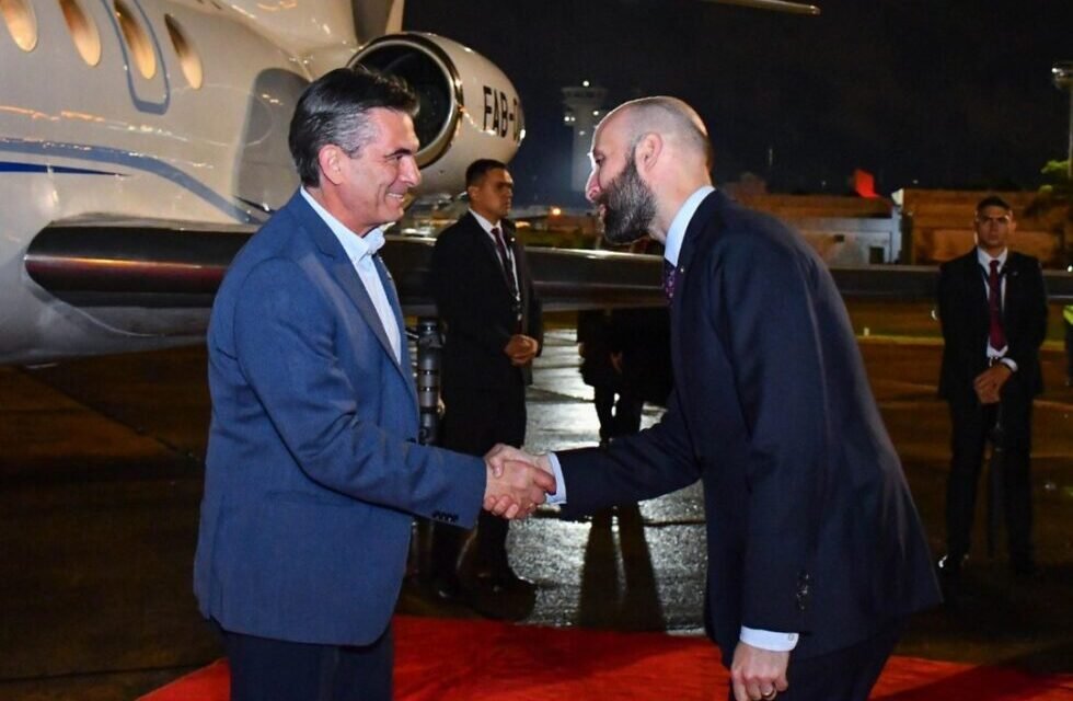 RODRIGO PAZ LLEGA A PARAGUAY PARA PARTICIPAR EN LA CUMBRE DEL MERCOSUR