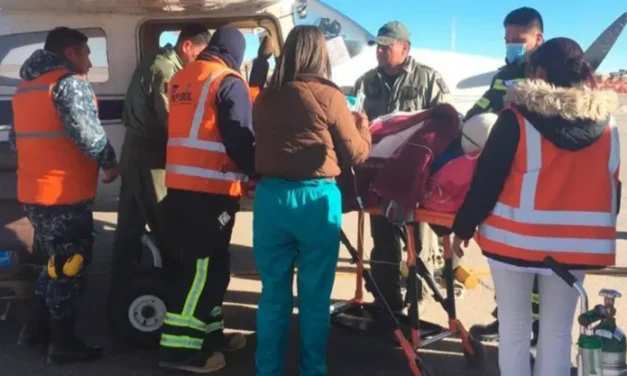 VUELO SOLIDARIO TRASLADA A MENOR CON CÁNCER DESDE UYUNI HASTA LA PAZ