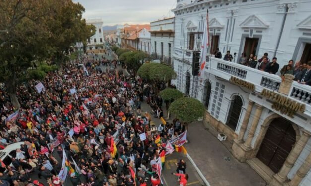 CABILDO EN CHUQUISACA EXIGE DESBLOQUEOS Y ESTADO DE EXCEPCIÓN