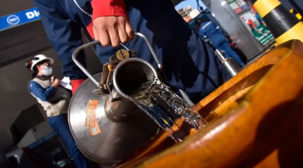 FISCALÍA PIDE SEIS MESES DE CÁRCEL PARA DOS GERENTES DE YPFB POR EL CASO GASOLINA DESESTABILIZADA