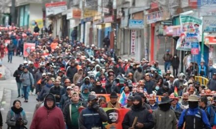 LA PAZ BAJO TENSIÓN: COB Y CAMPESINOS MARCHAN CONTRA EL GOBIERNO