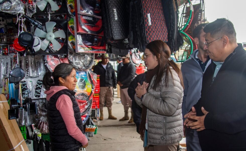 NOTIFICAN A COMERCIANTES POR ASENTAMIENTOS IRREGULARES EN MERCADO LA MORITA