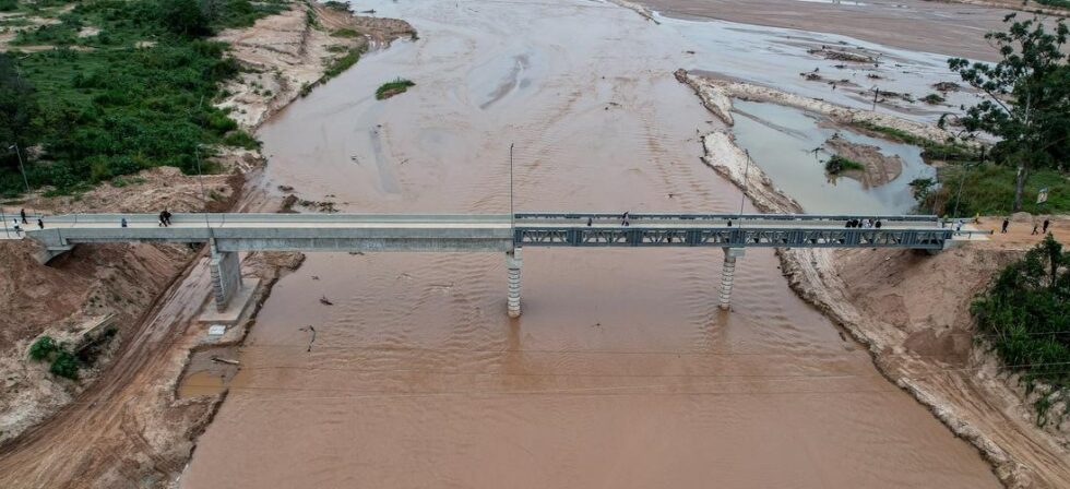INAUGURAN PUENTE EN COLPA BÉLGICA TRAS MESES DE AISLAMIENTO
