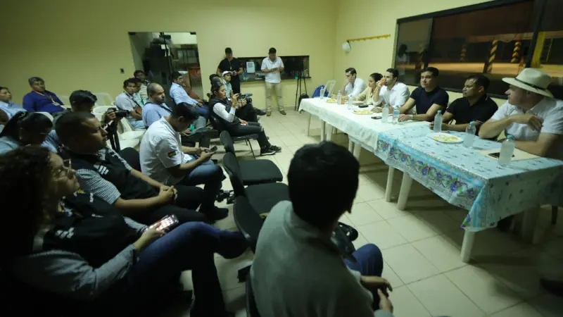 AUTORIDADES FIRMAN ACUERDOS CON DOS DE TRES SECTORES MOVILIZADOS EN SAN JULIÁN