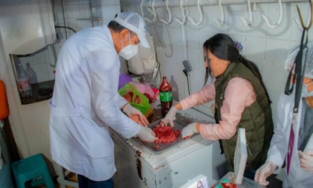 OPERATIVO DECOMISA SANGRE DE VACA, CARNE EN MAL ESTADO Y POLLO ALTERADO
