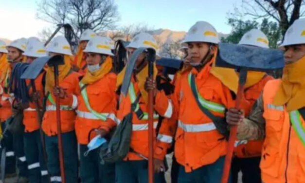 “LO PRIMORDIAL ES AGUA”: GOBERNADORA DE TARIJA PIDE AYUDA PARA BRIGADISTAS CONTRA EL FUEGO