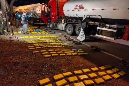 INCAUTAN 400 KILOS DE COCAÍNA EN CISTERNAS BOLIVIANAS