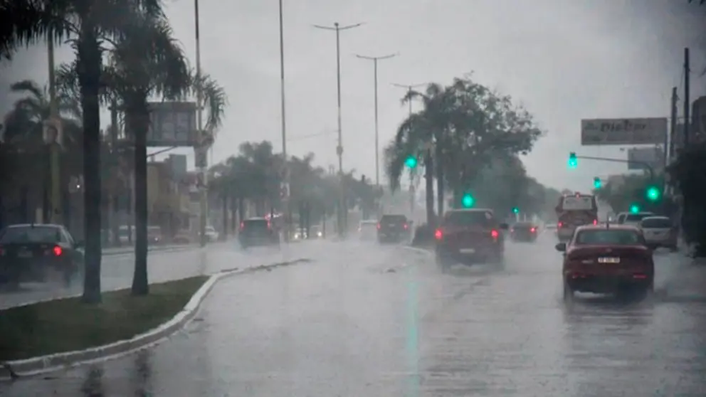 ¡ATENCIÓN SANTA CRUZ! LLUVIAS HASTA EL JUEVES Y DESPUÉS REGRESAN EL CALOR Y LOS VIENTOS