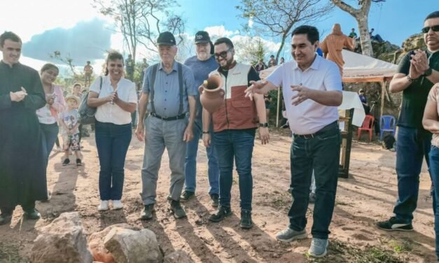 SAN JOSÉ DE CHIQUITOS COLOCA LA PIEDRA FUNDAMENTAL DEL CRISTO DE LA ESPERANZA