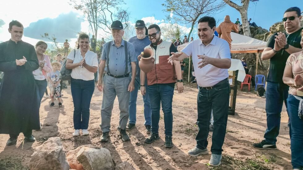 SAN JOSÉ DE CHIQUITOS COLOCA LA PIEDRA FUNDAMENTAL DEL CRISTO DE LA ESPERANZA