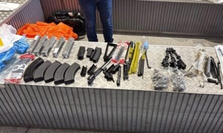 HALLAN SEIS ARMAS DE GRUESO CALIBRE EN UNA MALETA EN VIRU VIRU