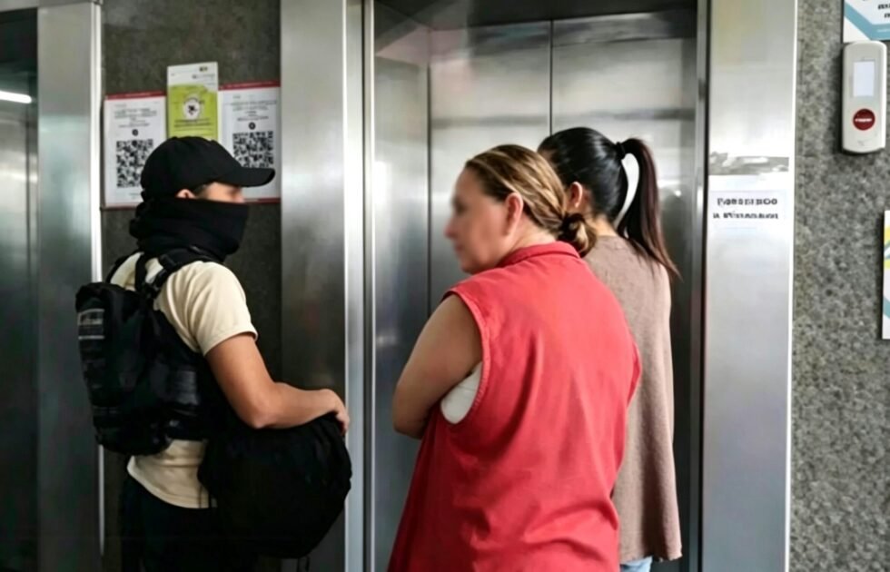 DOS MUJERES ENFRENTAN AUDIENCIA POR EL CARGAMENTO DE ARMAS HALLADO EN VIRU VIRU