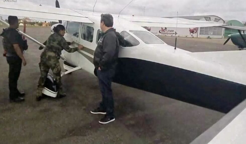 SANTA CRUZ: HALLAN MILES DE DÓLARES EN AVIONETA Y ARRESTAN AL PILOTO