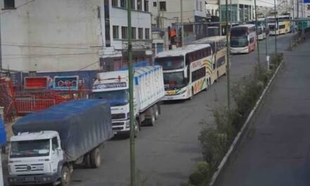 LA PAZ Y COCHABAMBA SIGUEN CON FILAS; EN SANTA CRUZ HAY GASOLINA