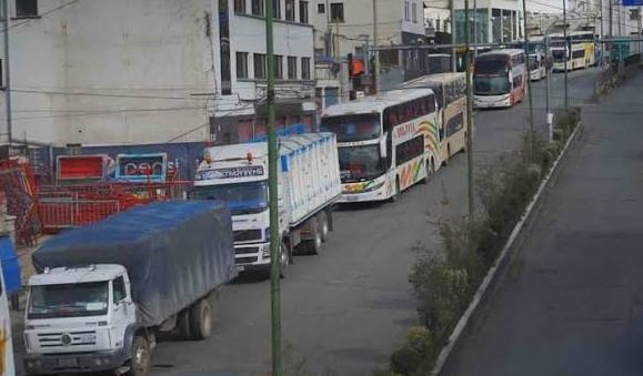 LA PAZ Y COCHABAMBA SIGUEN CON FILAS; EN SANTA CRUZ HAY GASOLINA