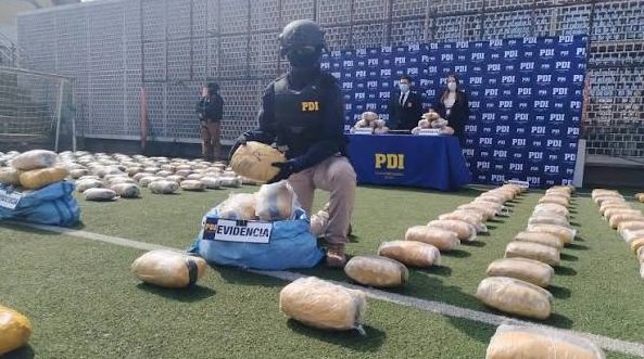 BOLIVIANO ES APREHENDIDO EN CHILE TRAS INCAUTACIÓN DE 805 KILOS DE MARIHUANA