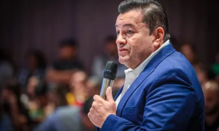 «NO SE VA A SALVAR»: ALCALDÍA ARREMETE CONTRA JHONNY FERNÁNDEZ TRAS SU INASISTENCIA A DECLARAR