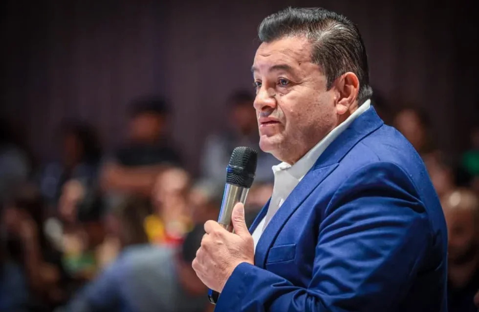 «NO SE VA A SALVAR»: ALCALDÍA ARREMETE CONTRA JHONNY FERNÁNDEZ TRAS SU INASISTENCIA A DECLARAR