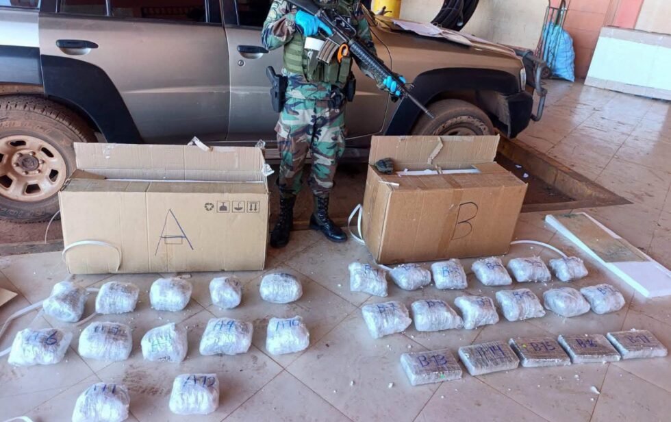 SARGENTO POLICIAL ES APREHENDIDA TRAS OPERATIVO ANTIDROGA EN LOS LOTES