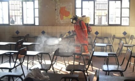 ALCALDÍA DESINFECTA 513 UNIDADES EDUCATIVAS PARA PREVENIR ENFERMEDADES