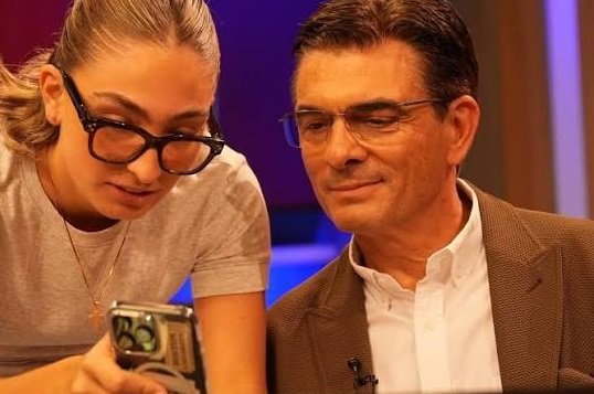 EXMINISTRO AFIRMA QUE HIJA DE RODRIGO PAZ MANEJA LA DIRECCIÓN DE COMUNICACIÓN