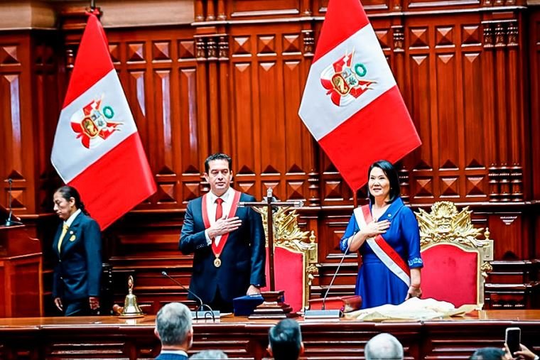 KEIKO FUJIMORI ASUME LA PRESIDENCIA DE PERÚ
