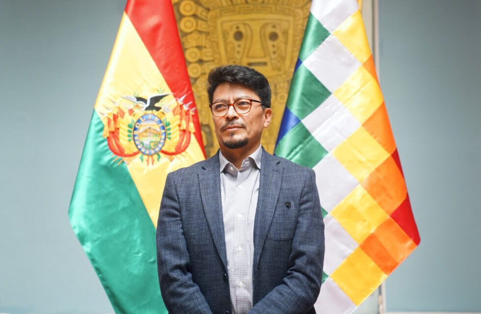 FERNANDO ARAMAYO ASUME INTERINAMENTE EL MINISTERIO DE DEFENSA POR VIAJE DE JUSTINIANO