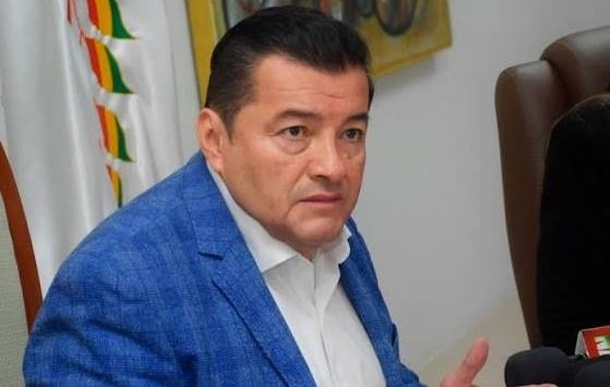 JHONNY FERNÁNDEZ ACUSA A MAMÉN SAAVEDRA DE INCUMPLIR PROMESAS DE CAMPAÑA