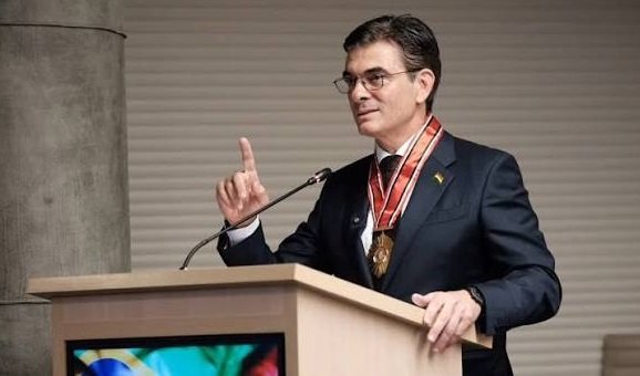 RODRIGO PAZ MEJORA SU IMAGEN Y SE UBICA SEXTO EN LA REGIÓN