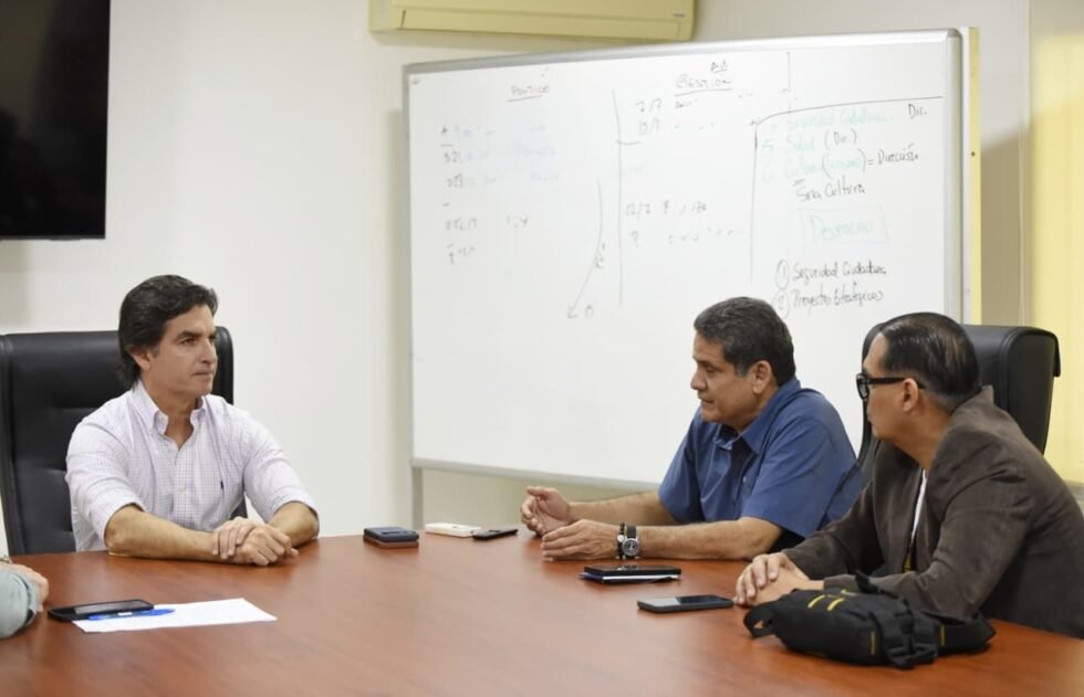 ALCALDES DE SANTA CRUZ Y TRINIDAD IMPULSAN COOPERACIÓN PARA UNA GESTIÓN MÁS EFICIENTE