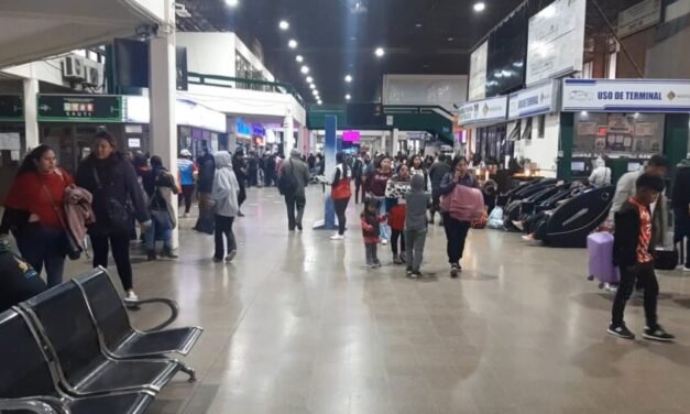 VACACIONES: TRÁMITES GENERAN MOLESTIA EN PASAJEROS