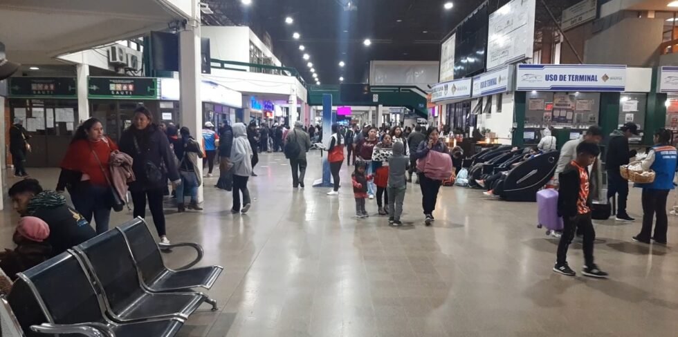 VACACIONES: TRÁMITES GENERAN MOLESTIA EN PASAJEROS