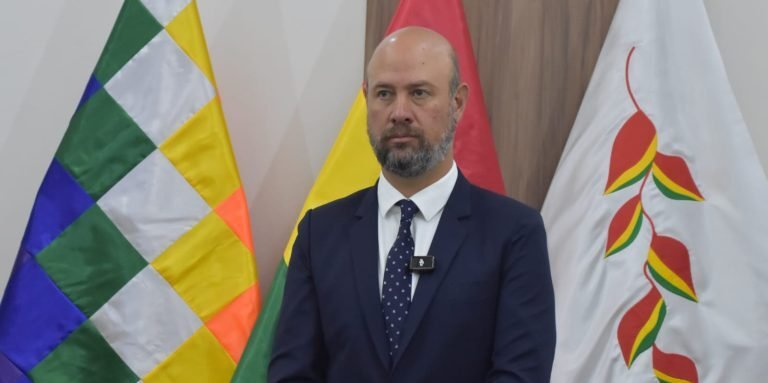 «NO DEBE HABER PRIVILEGIOS»: GOBIERNO INVESTIGA VIAJE DEL GERENTE DE BOA