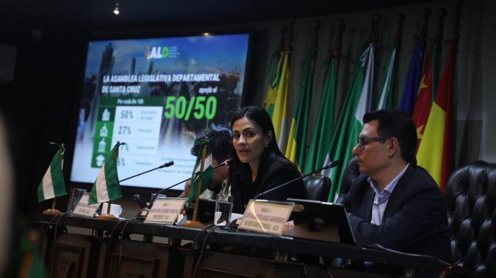 ASAMBLEA CRUCEÑA RECHAZA EL CENTRALISMO Y EXIGE RECURSOS 50/50